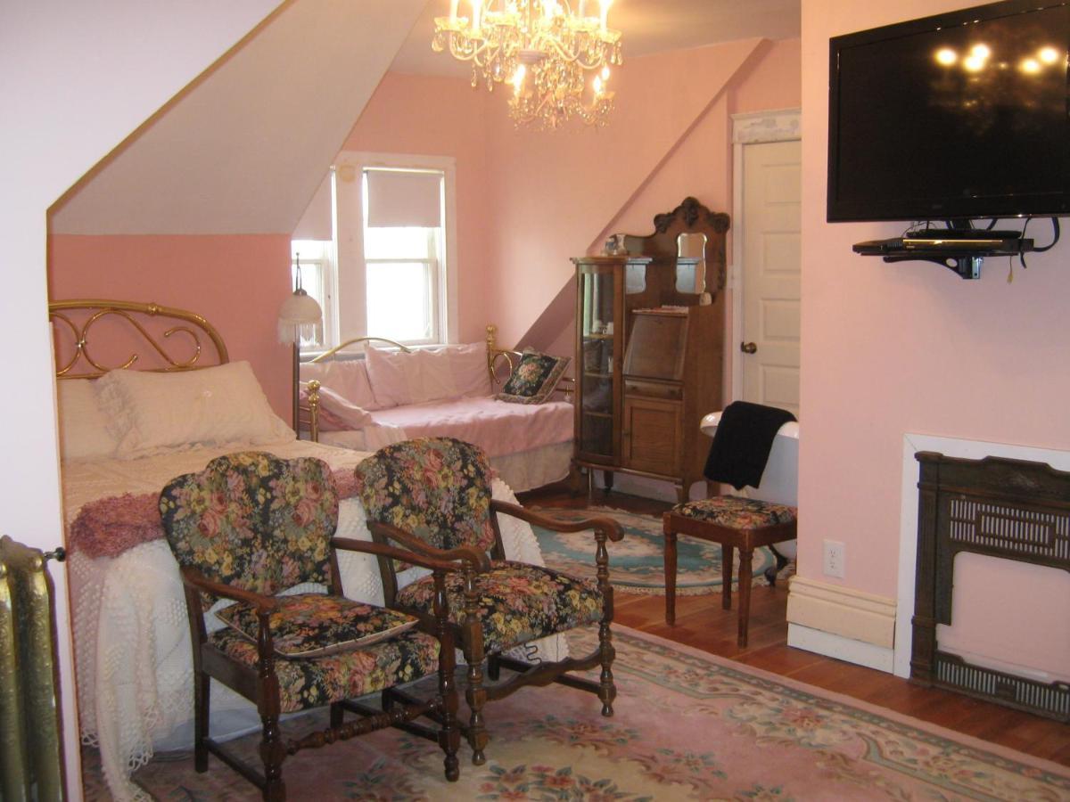 Wakamow Heights Bed And Breakfast Moose Jaw Buitenkant foto
