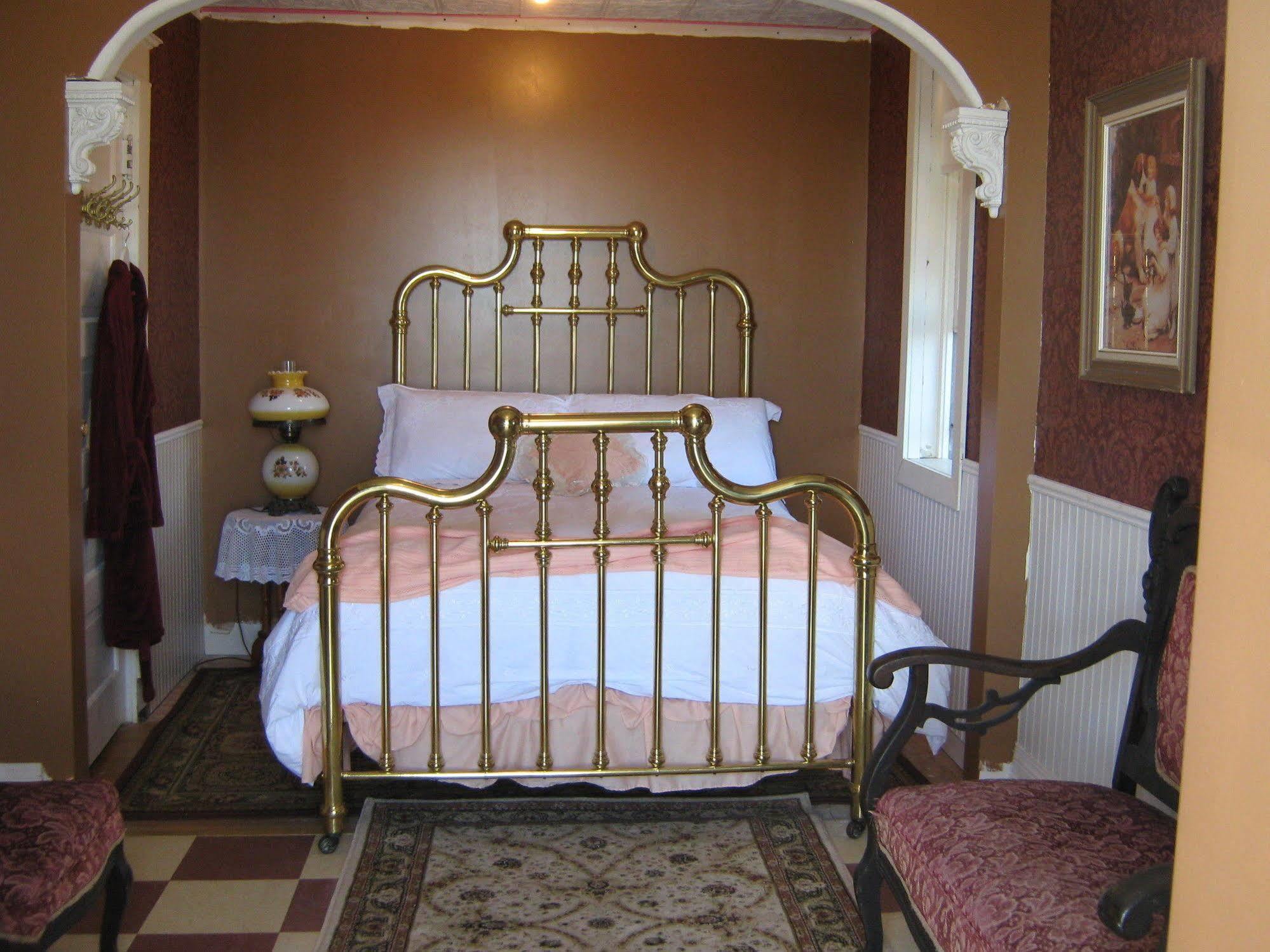 Wakamow Heights Bed And Breakfast Moose Jaw Buitenkant foto