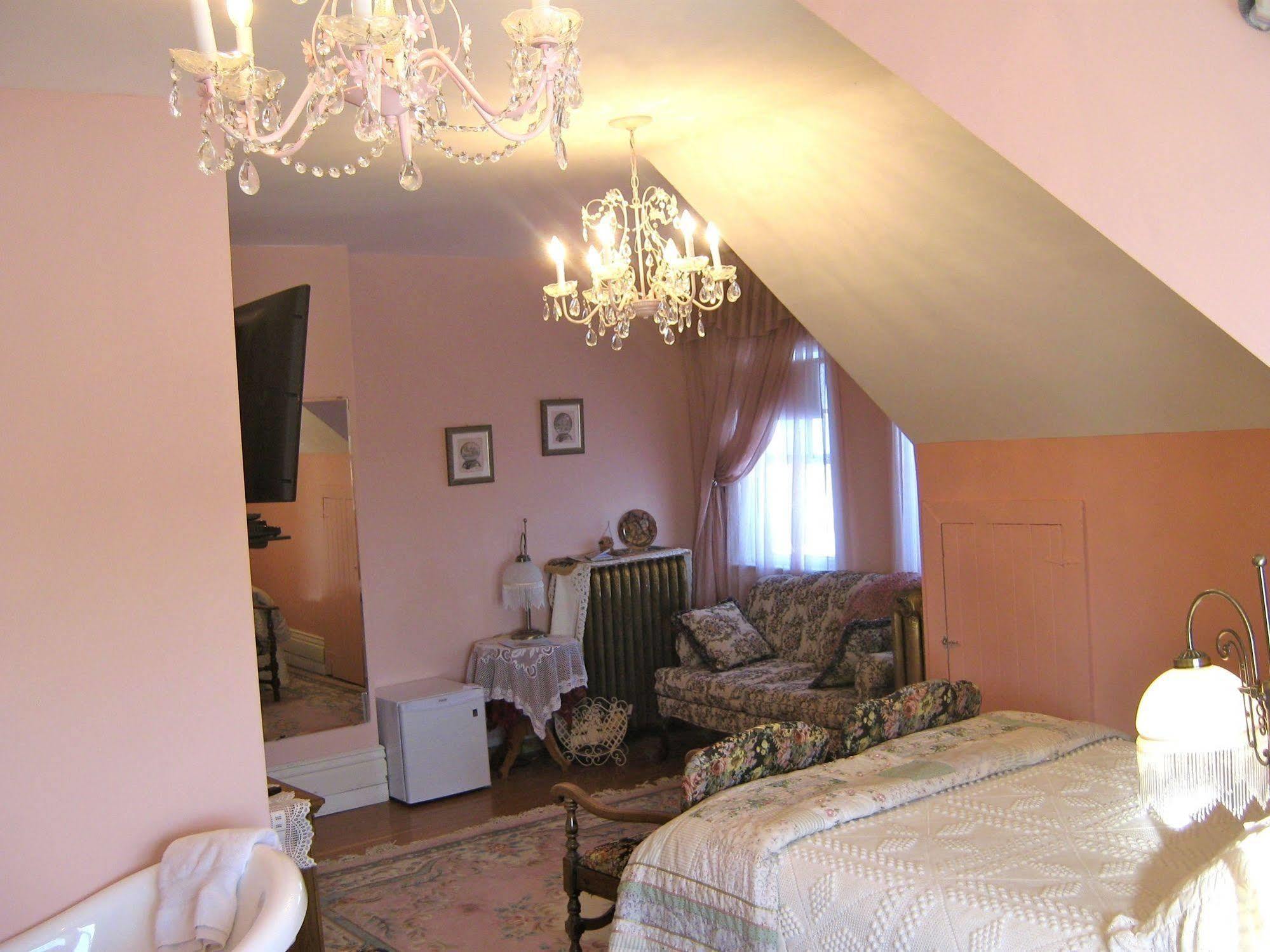 Wakamow Heights Bed And Breakfast Moose Jaw Buitenkant foto